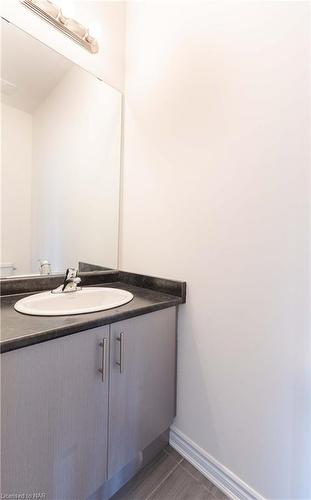 25 Oriole Crescent, Port Colborne, ON - Indoor Photo Showing Bathroom