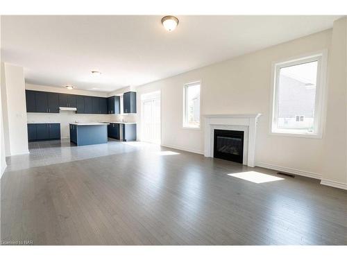 25 Oriole Crescent, Port Colborne, ON - Indoor Photo Showing Living Room With Fireplace