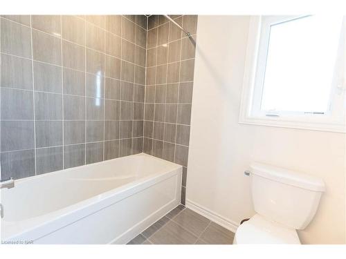 25 Oriole Crescent, Port Colborne, ON - Indoor Photo Showing Bathroom