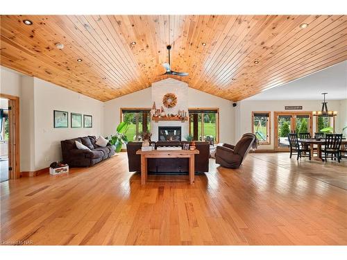 1559 York Road, St. Davids, ON - Indoor Photo Showing Living Room