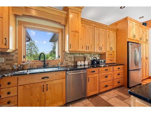 1559 York Road, St. Davids, ON - Indoor Photo Showing Kitchen