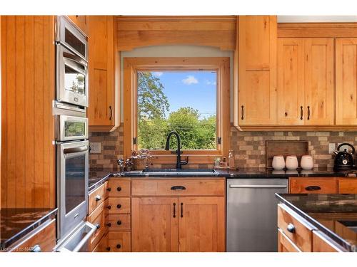 1559 York Road, St. Davids, ON - Indoor Photo Showing Kitchen With Stainless Steel Kitchen With Double Sink