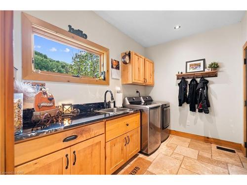 1559 York Road, St. Davids, ON - Indoor Photo Showing Kitchen