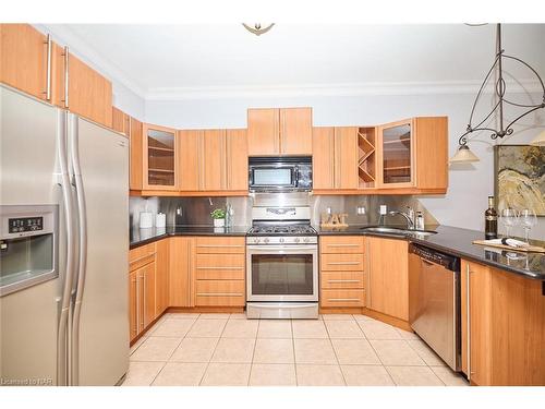 36 Natalie Court, Thorold, ON - Indoor Photo Showing Kitchen