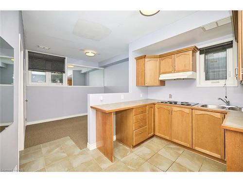 36 Natalie Court, Thorold, ON - Indoor Photo Showing Kitchen With Double Sink