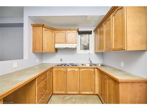 36 Natalie Court, Thorold, ON - Indoor Photo Showing Kitchen With Double Sink