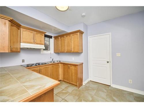 36 Natalie Court, Thorold, ON - Indoor Photo Showing Kitchen With Double Sink