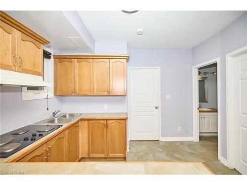 36 Natalie Court, Thorold, ON - Indoor Photo Showing Kitchen With Double Sink