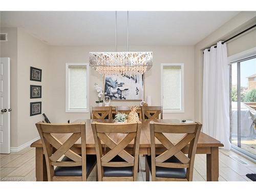 5 Abbott Place, Fonthill, ON - Indoor Photo Showing Dining Room