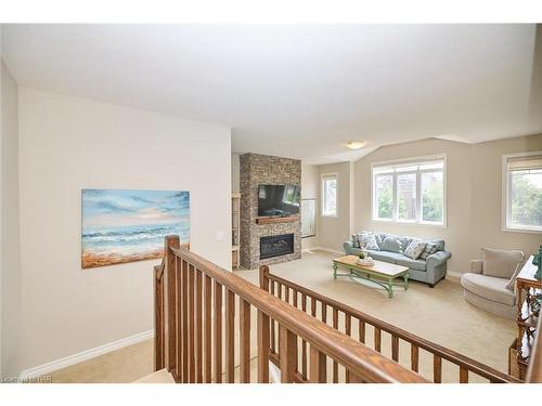 5 Abbott Place, Fonthill, ON - Indoor Photo Showing Living Room With Fireplace