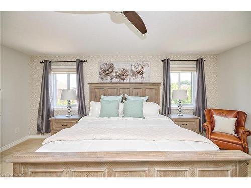 5 Abbott Place, Fonthill, ON - Indoor Photo Showing Bedroom