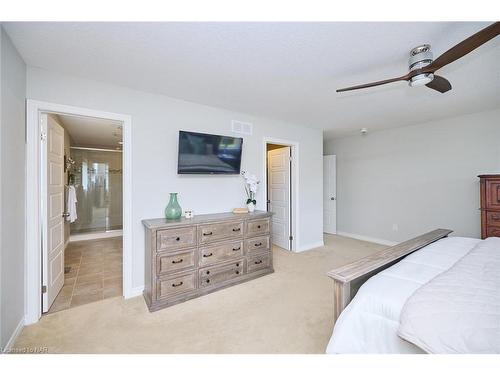 5 Abbott Place, Fonthill, ON - Indoor Photo Showing Bedroom