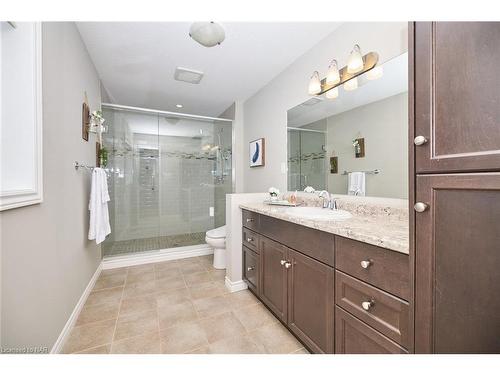 5 Abbott Place, Fonthill, ON - Indoor Photo Showing Bathroom