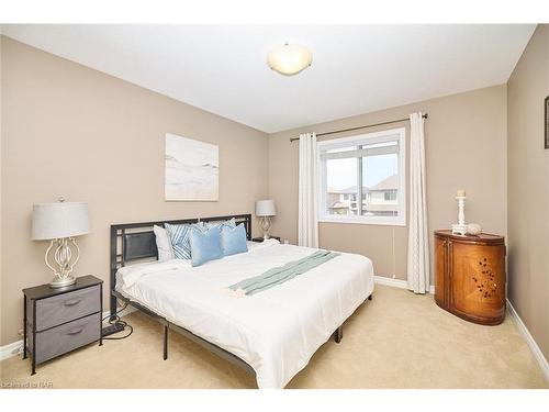 5 Abbott Place, Fonthill, ON - Indoor Photo Showing Bedroom