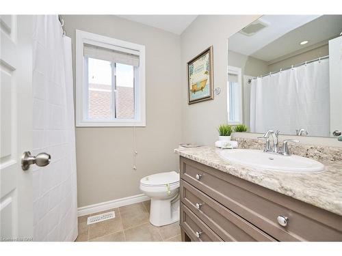 5 Abbott Place, Fonthill, ON - Indoor Photo Showing Bathroom