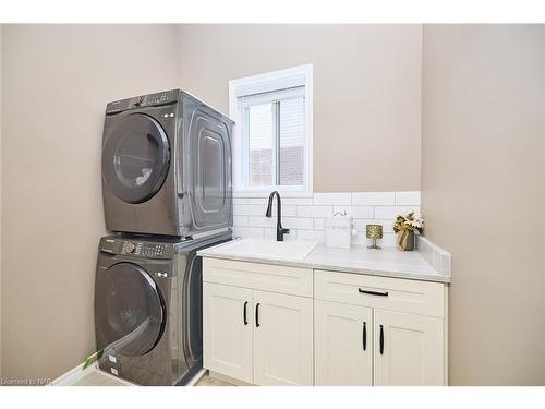 5 Abbott Place, Fonthill, ON - Indoor Photo Showing Laundry Room