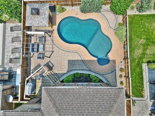 5 Abbott Place, Fonthill, ON - Outdoor With In Ground Pool