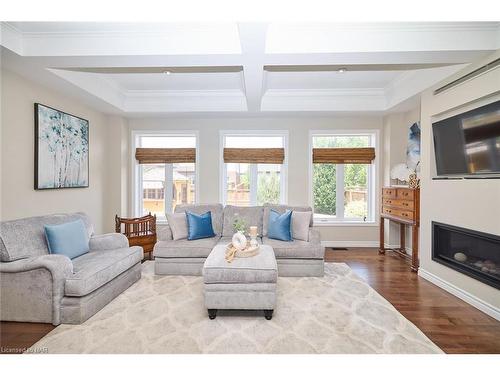 5 Abbott Place, Fonthill, ON - Indoor Photo Showing Living Room With Fireplace