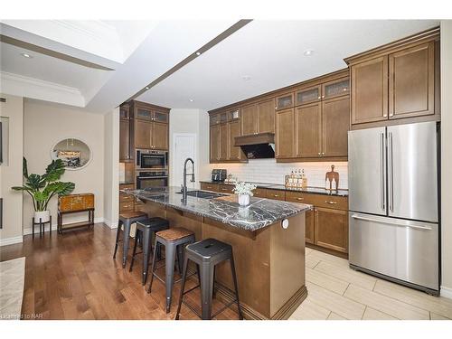 5 Abbott Place, Fonthill, ON - Indoor Photo Showing Kitchen With Upgraded Kitchen