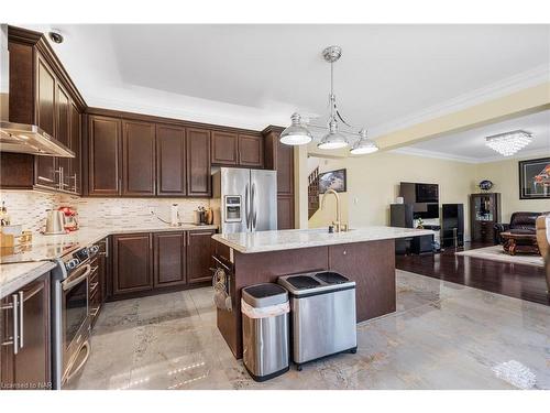 8892 Kudlac Street, Niagara Falls, ON - Indoor Photo Showing Kitchen With Stainless Steel Kitchen With Upgraded Kitchen