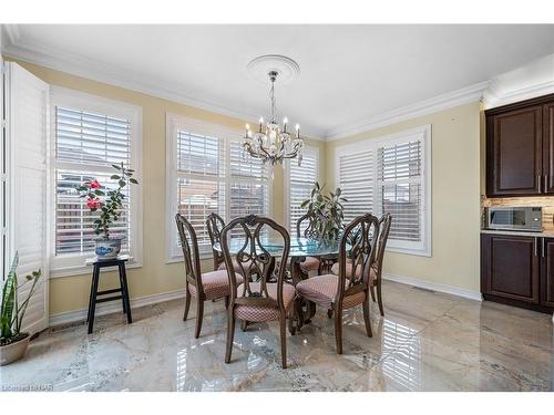 8892 Kudlac Street, Niagara Falls, ON - Indoor Photo Showing Dining Room