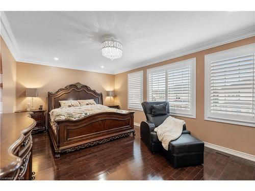 8892 Kudlac Street, Niagara Falls, ON - Indoor Photo Showing Bedroom