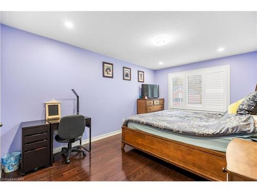 8892 Kudlac Street, Niagara Falls, ON - Indoor Photo Showing Bedroom