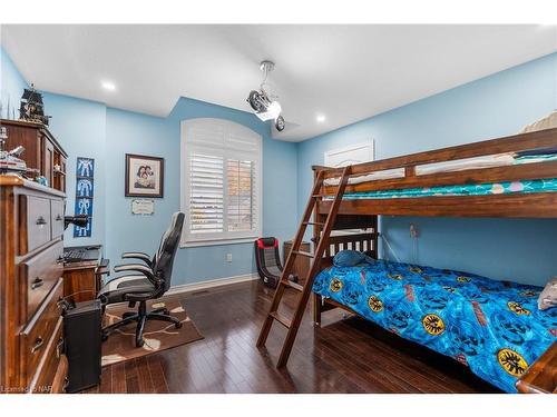 8892 Kudlac Street, Niagara Falls, ON - Indoor Photo Showing Bedroom