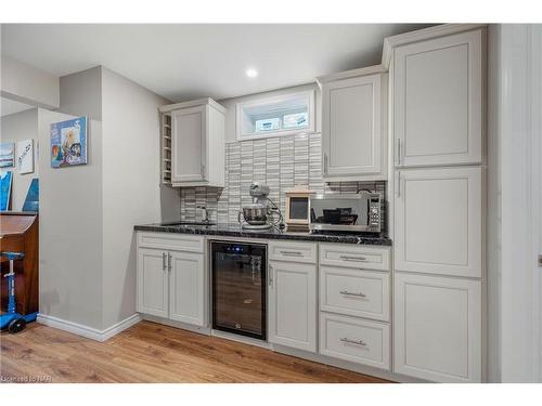 8892 Kudlac Street, Niagara Falls, ON - Indoor Photo Showing Kitchen