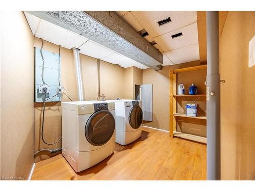 4658 Stanley Avenue, Niagara Falls, ON - Indoor Photo Showing Laundry Room