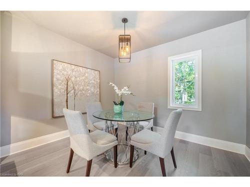 4658 Stanley Avenue, Niagara Falls, ON - Indoor Photo Showing Dining Room