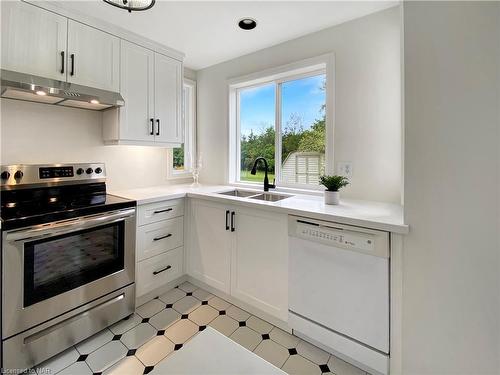 995 Concession Road, Fort Erie, ON - Indoor Photo Showing Kitchen With Double Sink