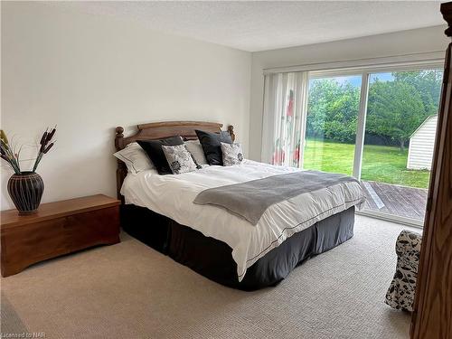 995 Concession Road, Fort Erie, ON - Indoor Photo Showing Bedroom