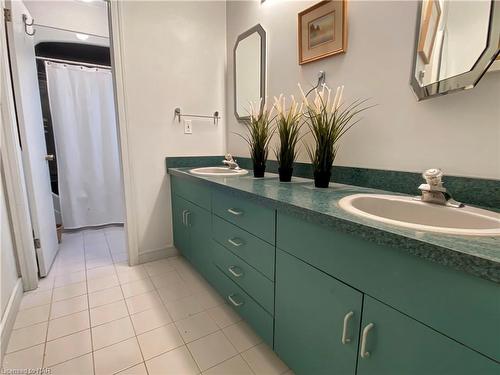 995 Concession Road, Fort Erie, ON - Indoor Photo Showing Bathroom