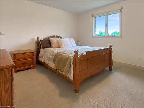 995 Concession Road, Fort Erie, ON - Indoor Photo Showing Bedroom