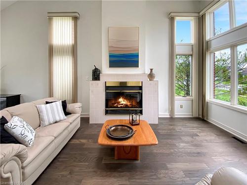 995 Concession Road, Fort Erie, ON - Indoor Photo Showing Living Room With Fireplace