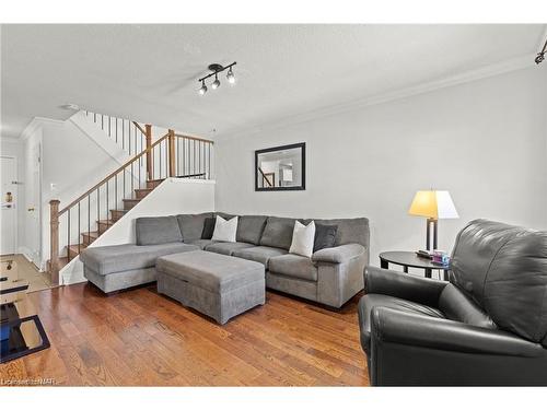 142-1058 Falgarwood Drive, Oakville, ON - Indoor Photo Showing Living Room