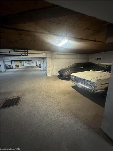 142-1058 Falgarwood Drive, Oakville, ON - Indoor Photo Showing Garage