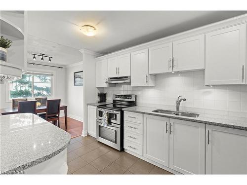 142-1058 Falgarwood Drive, Oakville, ON - Indoor Photo Showing Kitchen With Double Sink