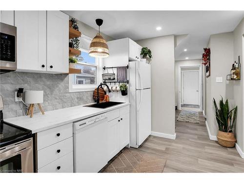 95 Omer Avenue, Port Colborne, ON - Indoor Photo Showing Kitchen