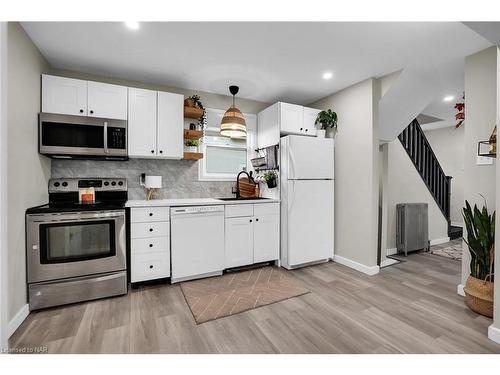 95 Omer Avenue, Port Colborne, ON - Indoor Photo Showing Kitchen