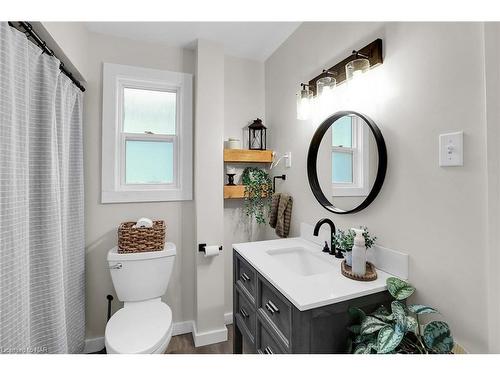 95 Omer Avenue, Port Colborne, ON - Indoor Photo Showing Bathroom