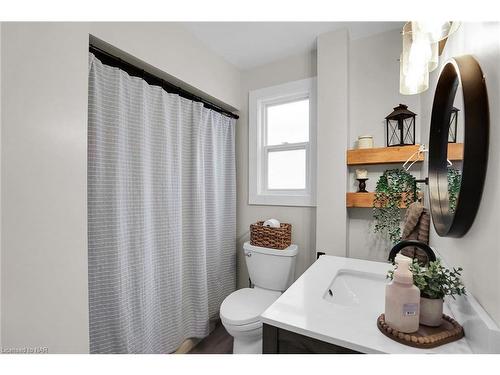 95 Omer Avenue, Port Colborne, ON - Indoor Photo Showing Bathroom