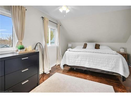 95 Omer Avenue, Port Colborne, ON - Indoor Photo Showing Bedroom