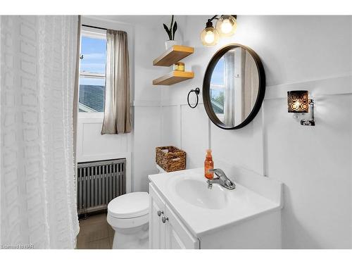 95 Omer Avenue, Port Colborne, ON - Indoor Photo Showing Bathroom