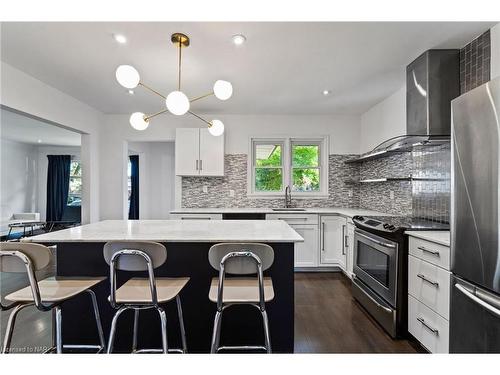 9 Regina Avenue, St. Catharines, ON - Indoor Photo Showing Kitchen With Upgraded Kitchen