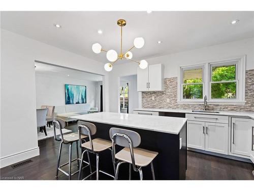 9 Regina Avenue, St. Catharines, ON - Indoor Photo Showing Kitchen With Upgraded Kitchen