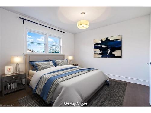 9 Regina Avenue, St. Catharines, ON - Indoor Photo Showing Bedroom