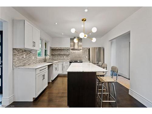 9 Regina Avenue, St. Catharines, ON - Indoor Photo Showing Kitchen With Upgraded Kitchen