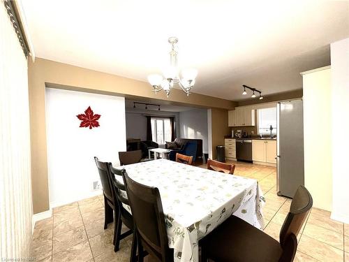 6877 Ailanthus Avenue, Niagara Falls, ON - Indoor Photo Showing Dining Room